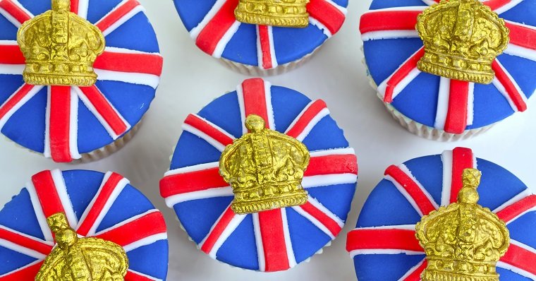 UK flag and crown cupcakes